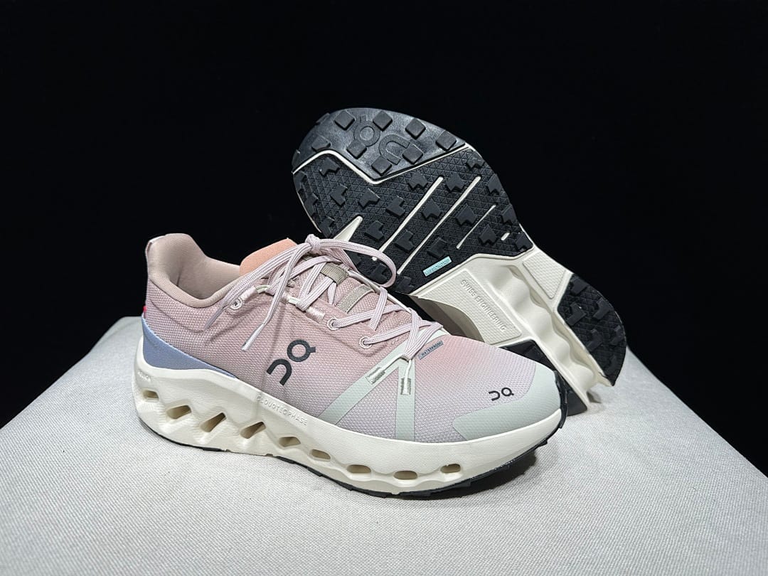 On Cloudsurfer Trail (Colorway 6)