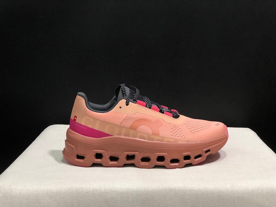 On Cloudmonster 'Rose Pink'