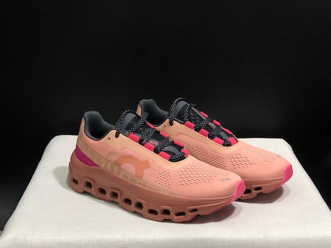 On Cloudmonster 'Rose Pink'
