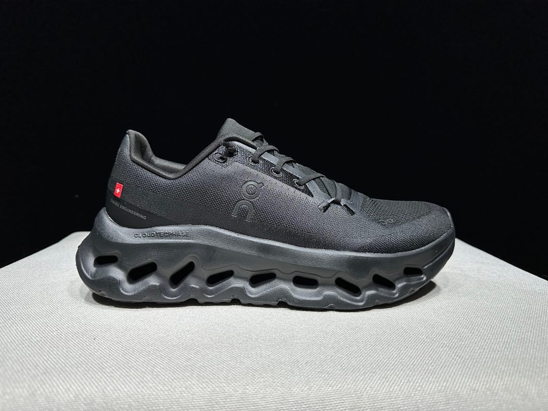 On Cloudtilt Spring 'Triple Black'