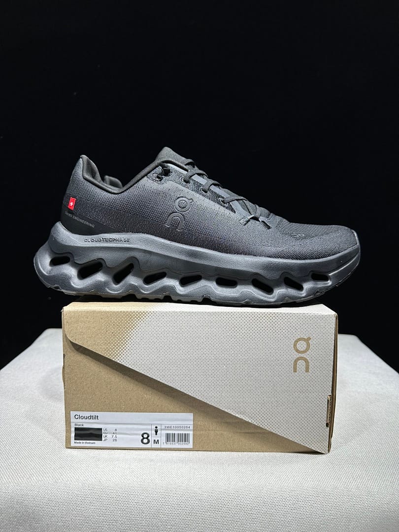 On Cloudtilt Spring 'Triple Black'