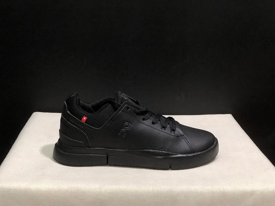 On THE ROGER Spin 2 Federer 'Triple Black'