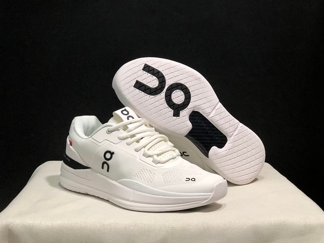 On The Roger Pro 'White Black' (Colorway 2)