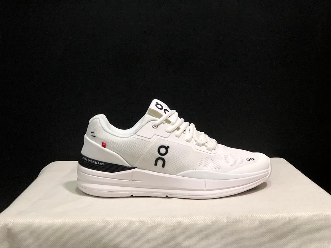 On The Roger Pro 'White Black' (Colorway 2)