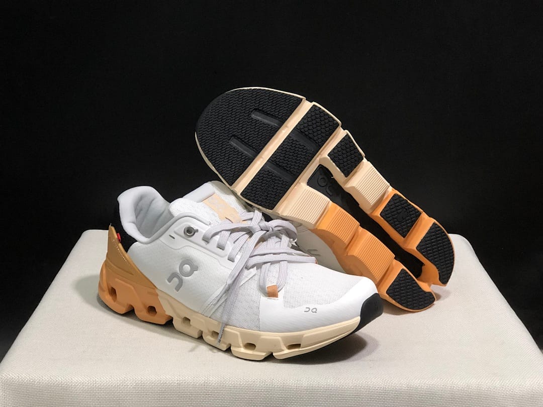 On Cloudflyer 4 (Colorway 8)