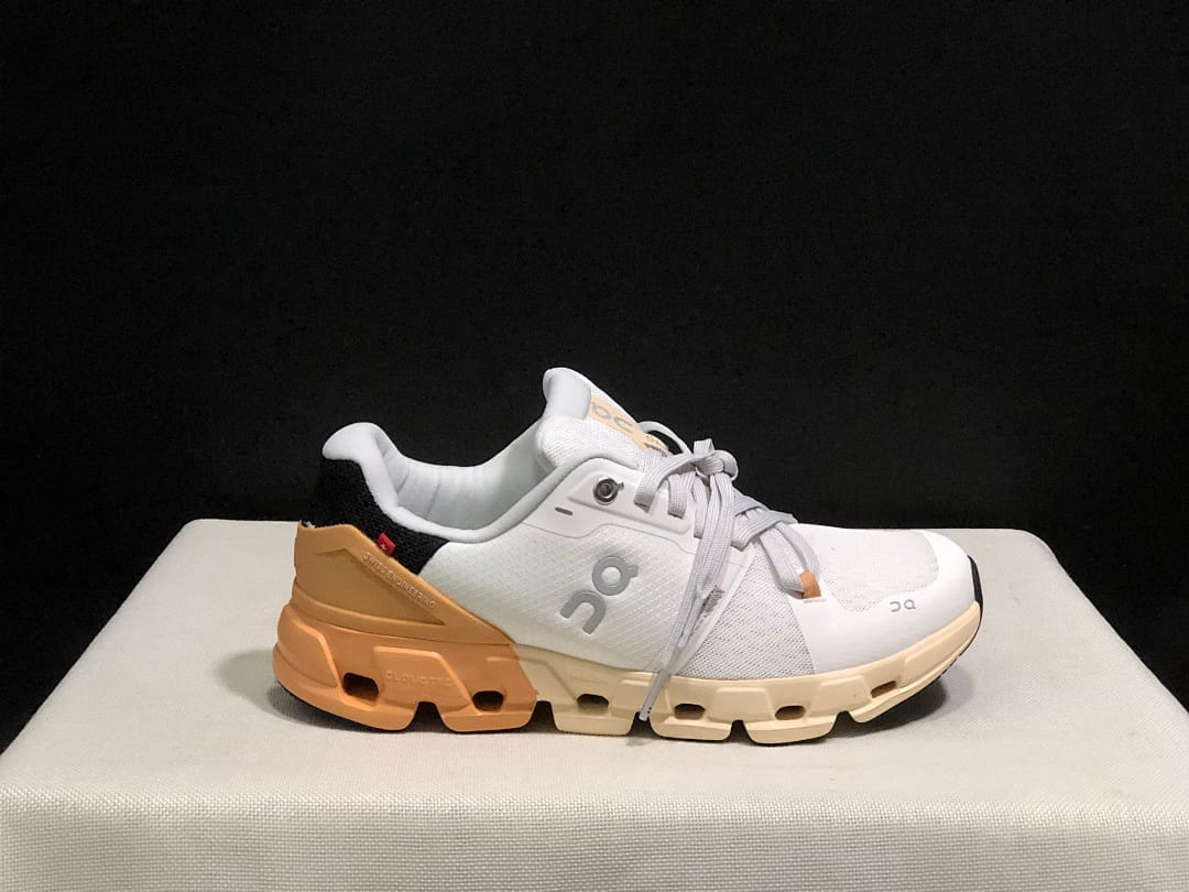On Cloudflyer 4 (Colorway 8)