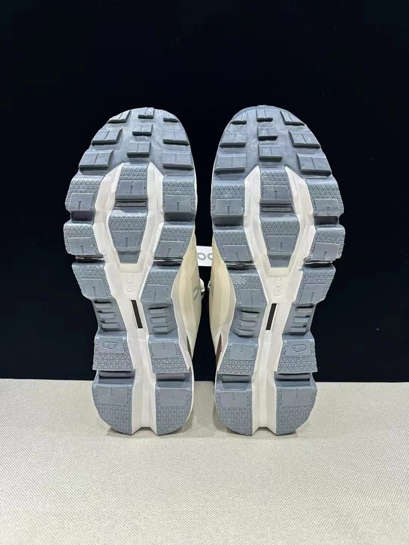 On Cloudwander WP (Colorway 2)