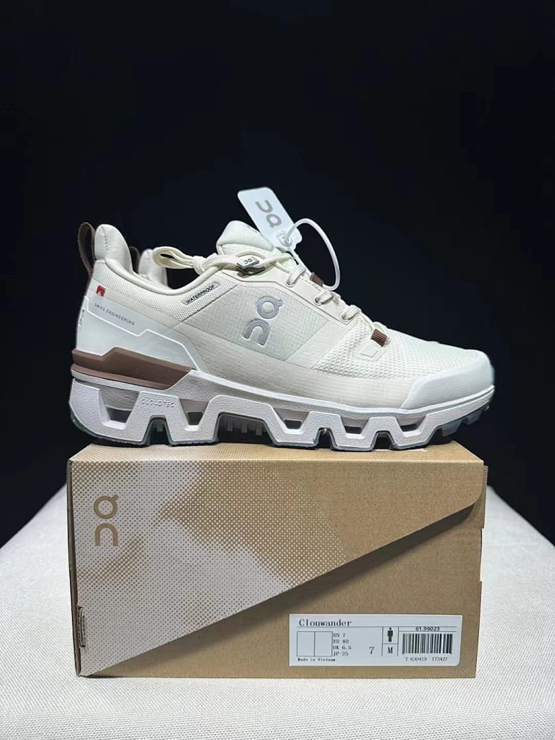 On Cloudwander WP (Colorway 2)
