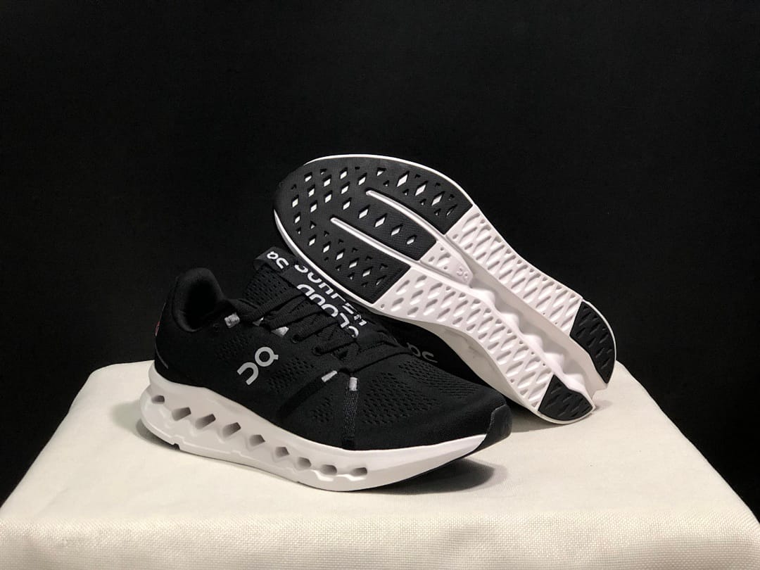 On Cloudsurfer 'Black White'