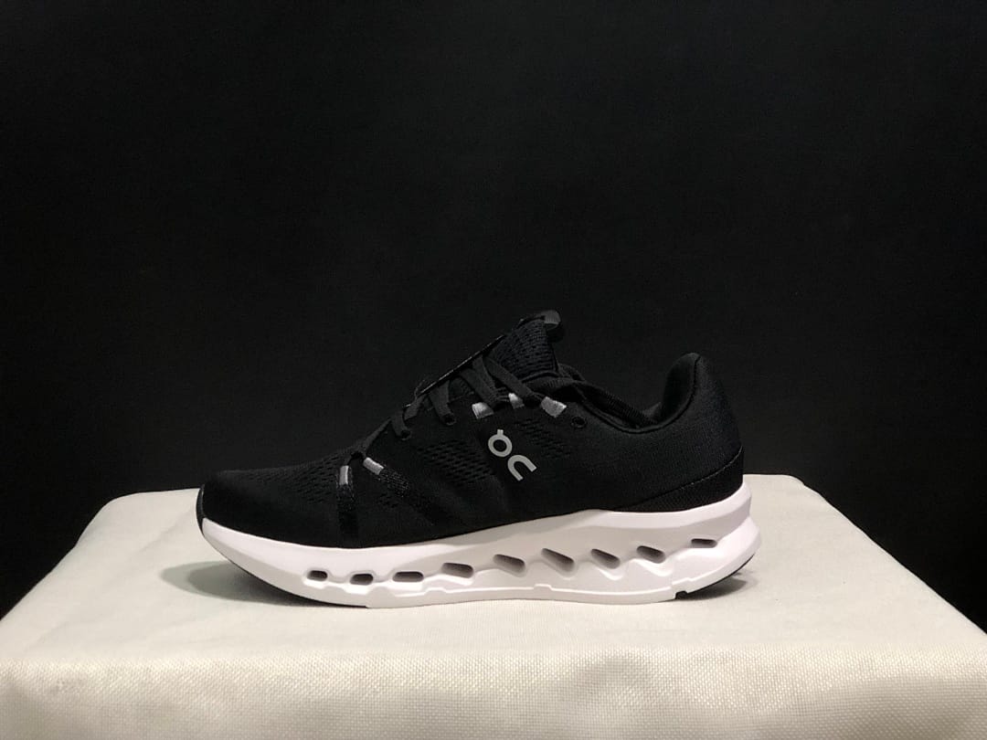 On Cloudsurfer 'Black White'