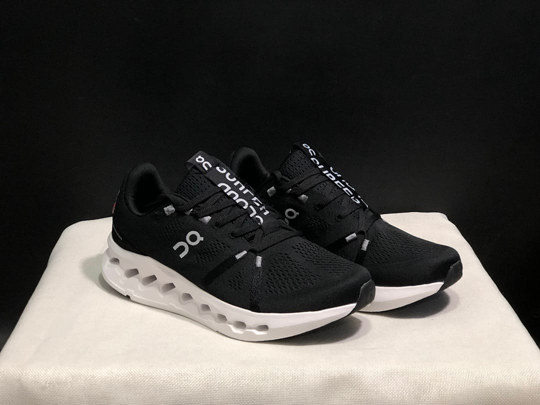 On Cloudsurfer 'Black White'