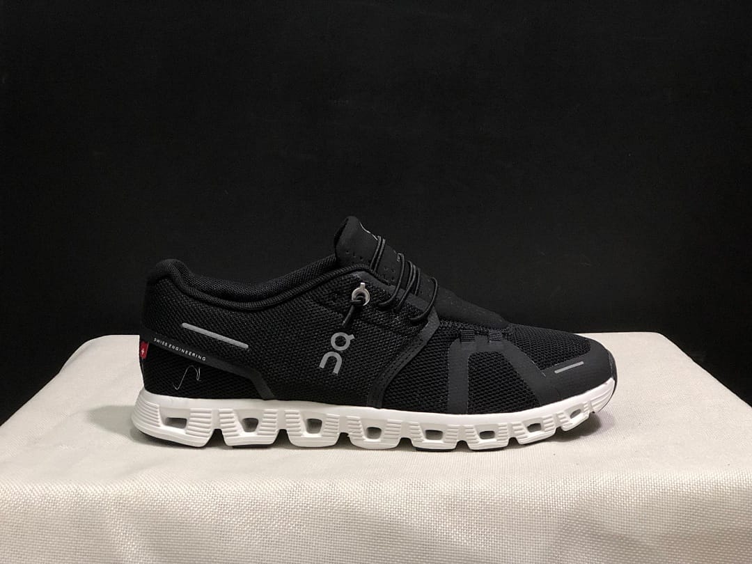On Cloud 5 'Black White'