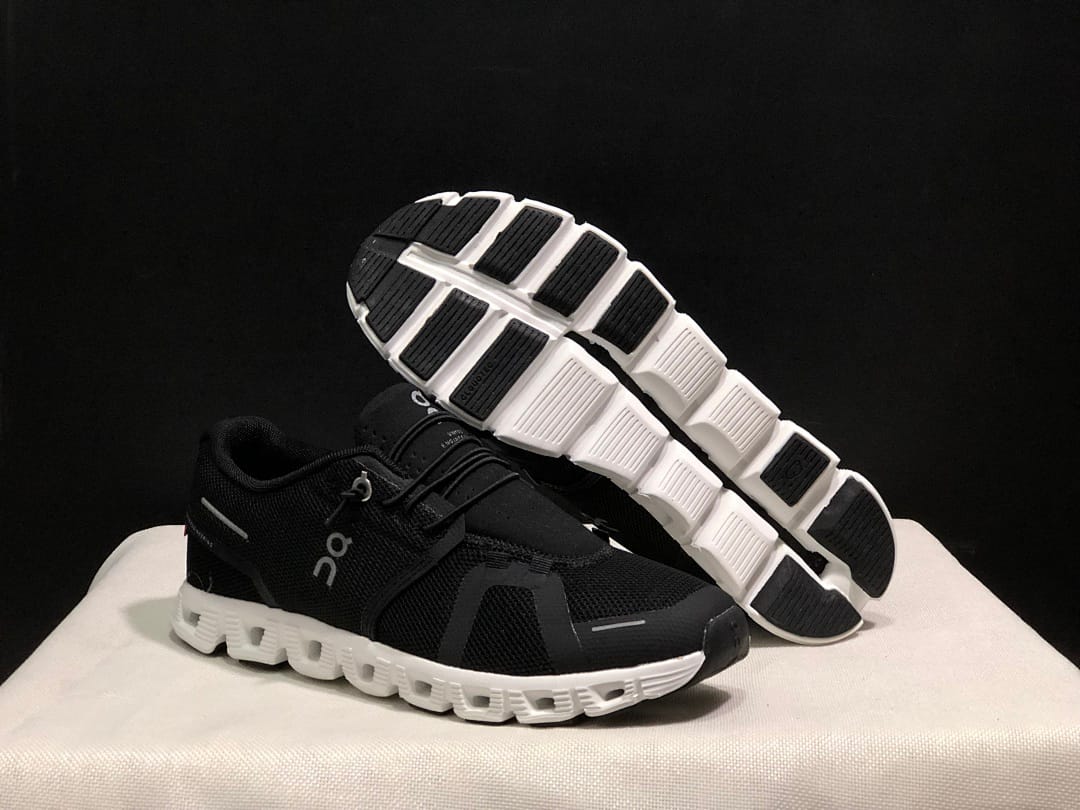 On Cloud 5 'Black White'