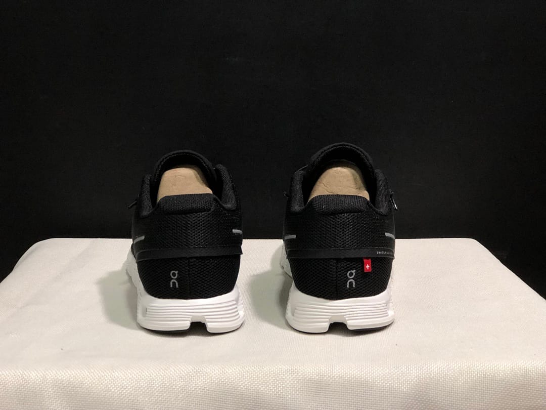 On Cloud 5 'Black White'
