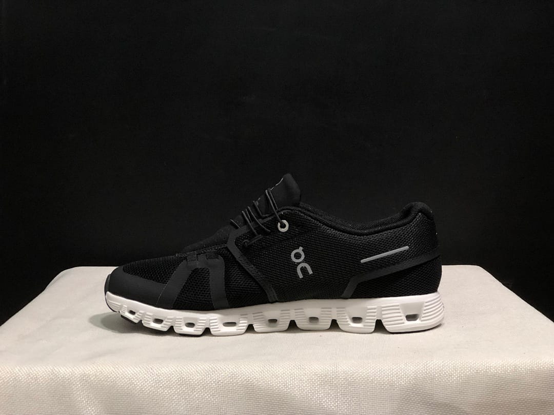 On Cloud 5 'Black White'