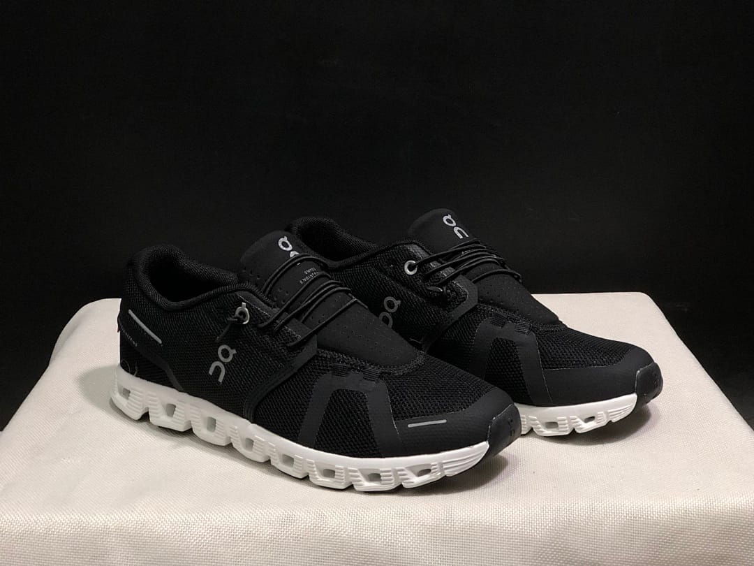 On Cloud 5 'Black White'