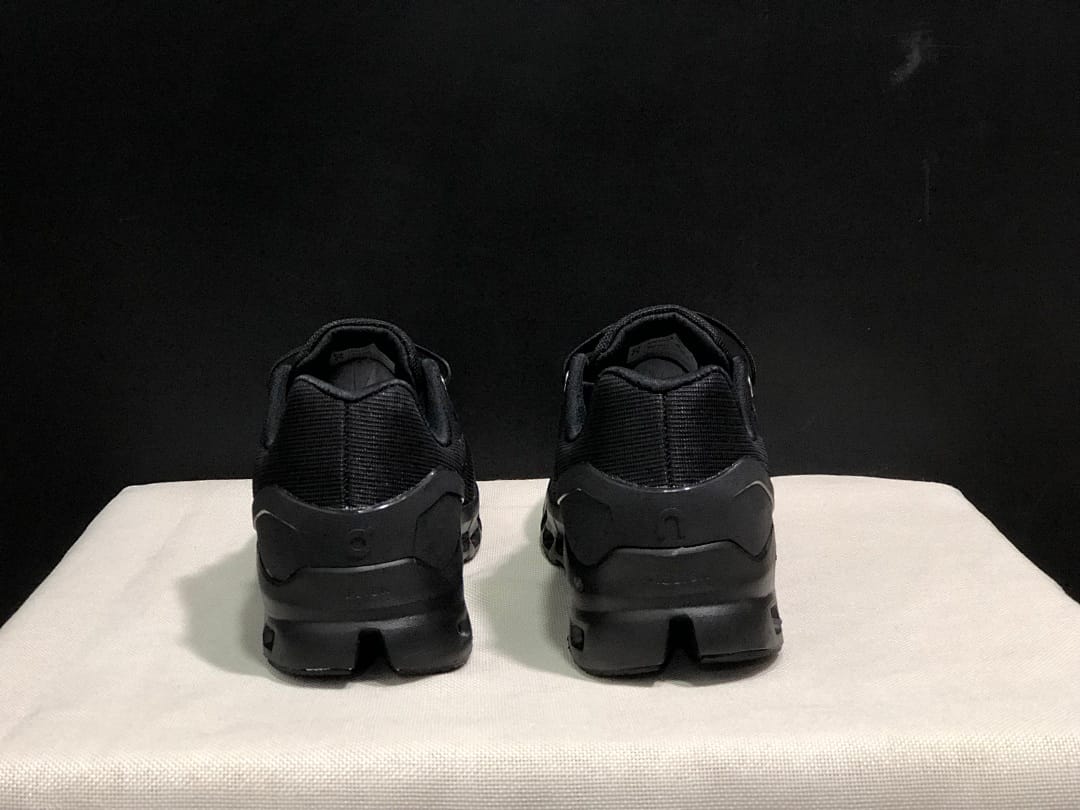 On Cloudstratus 2 'Triple Black'
