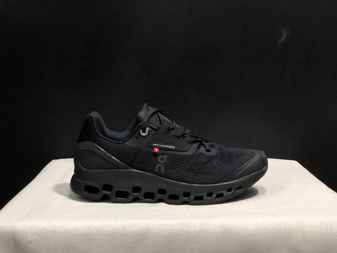On Cloudstratus 2 'Triple Black'