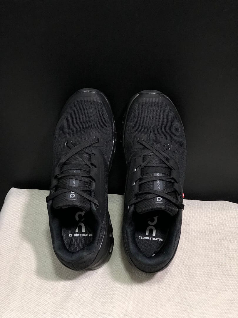 On Cloudstratus 2 'Triple Black'