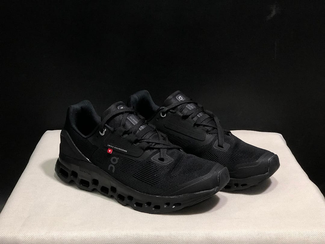On Cloudstratus 2 'Triple Black'
