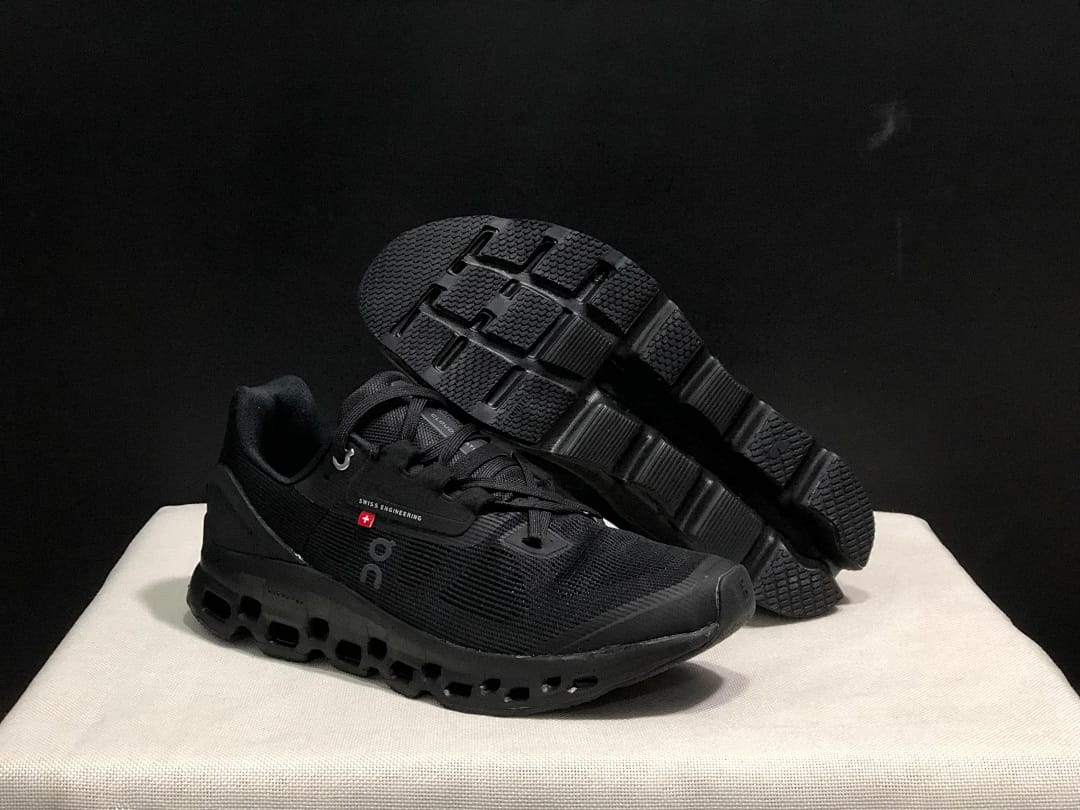 On Cloudstratus 2 'Triple Black'