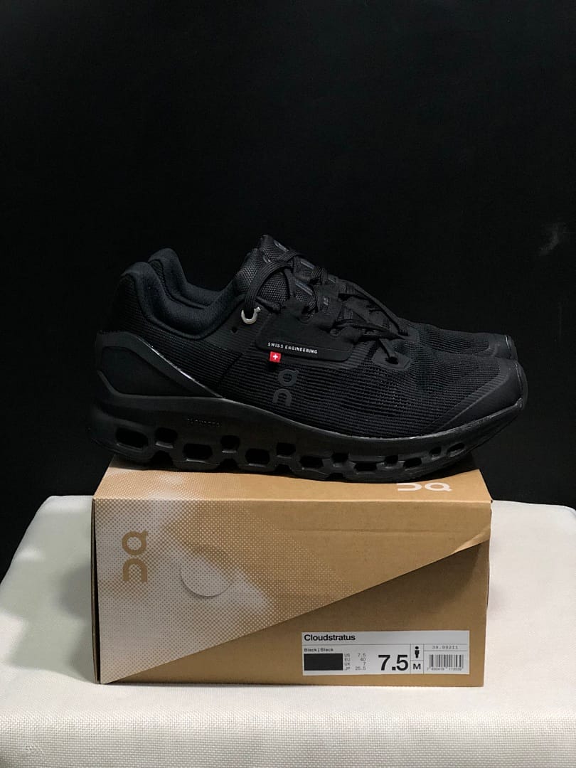 On Cloudstratus 2 'Triple Black'