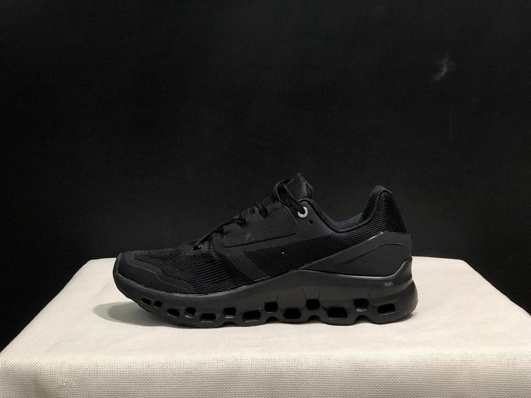 On Cloudstratus 2 'Triple Black'