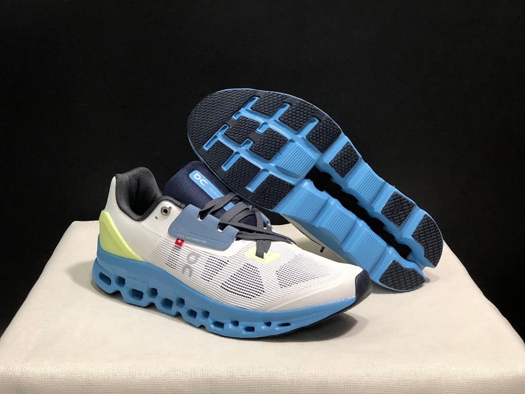 On Cloudstratus 2 (Colorway 5)