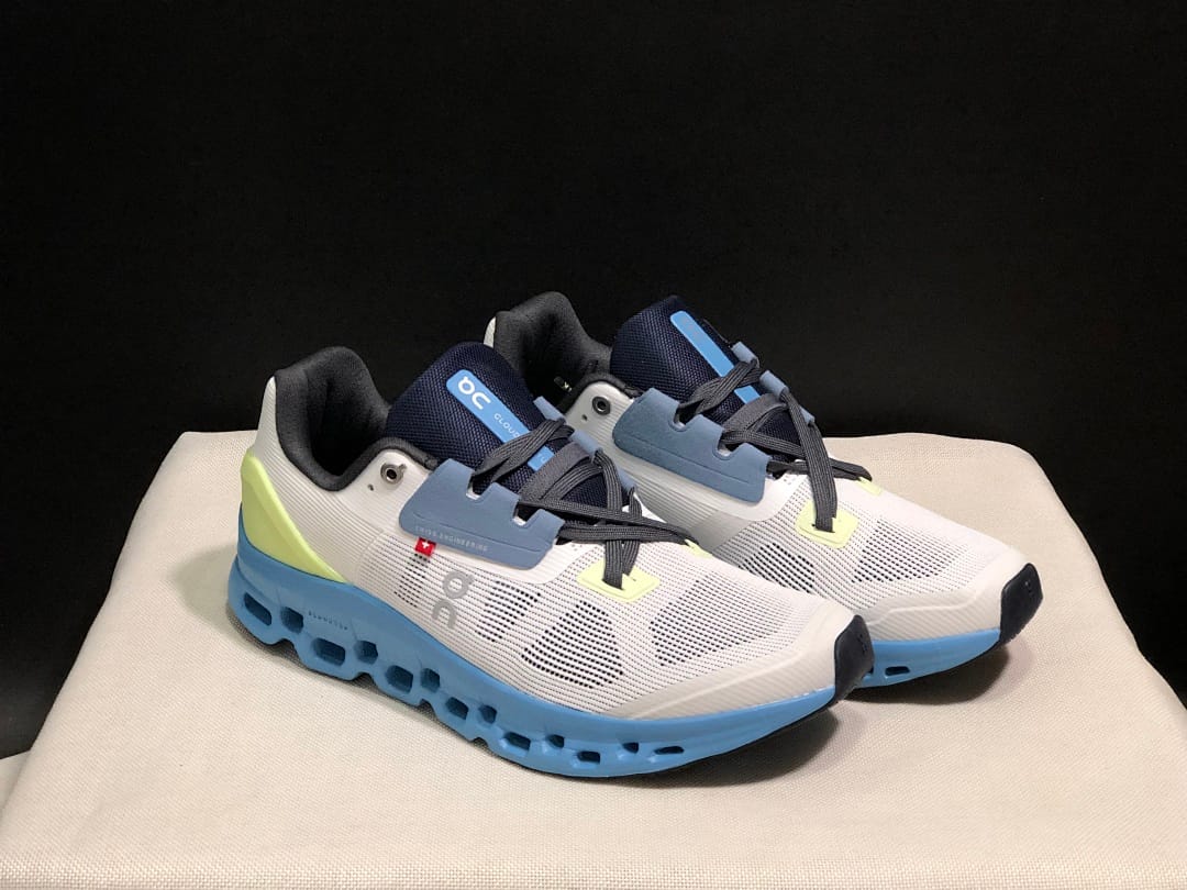 On Cloudstratus 2 (Colorway 5)