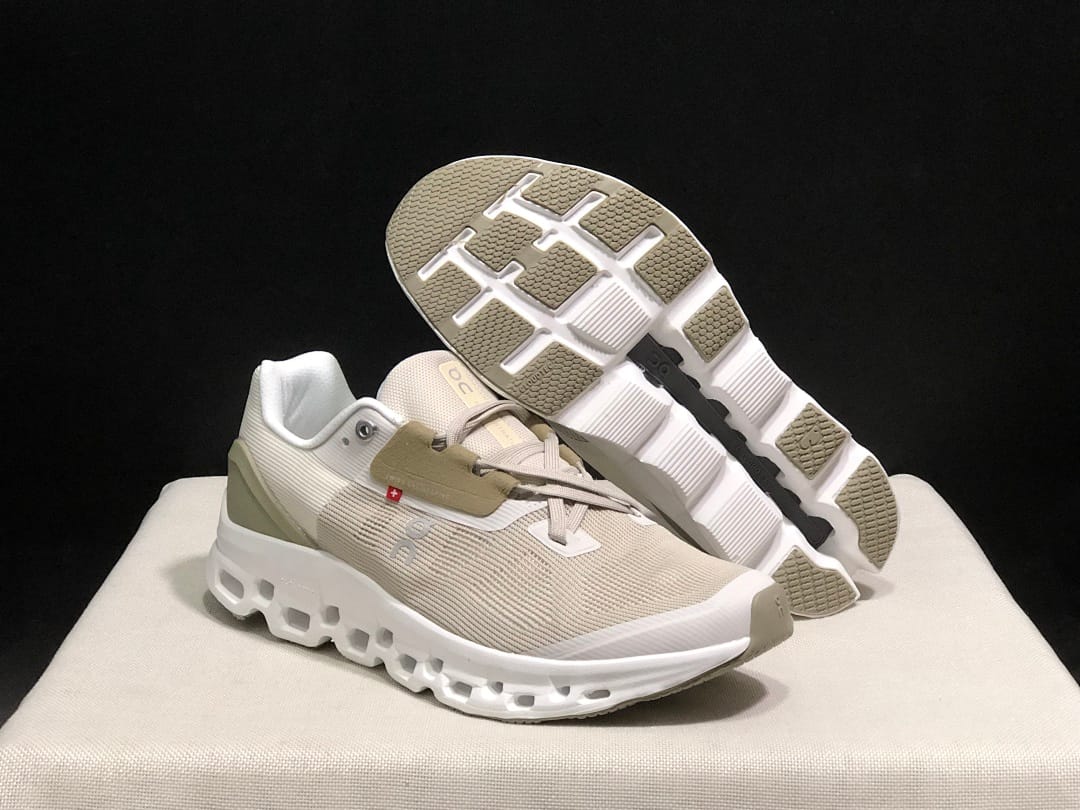 On Cloudstratus 2 (Colorway 2)
