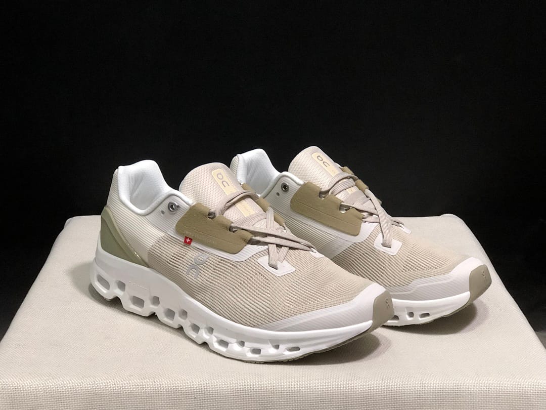 On Cloudstratus 2 (Colorway 2)
