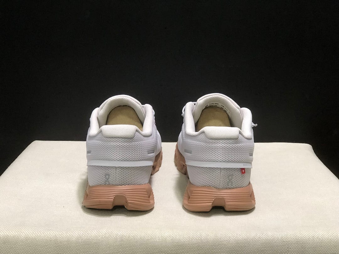 On Cloud 5 (Colorway 3)