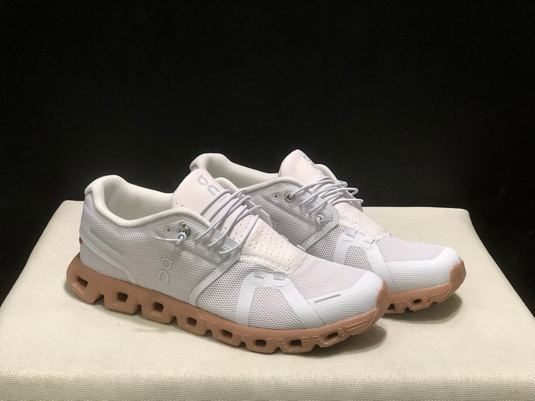 On Cloud 5 (Colorway 3)