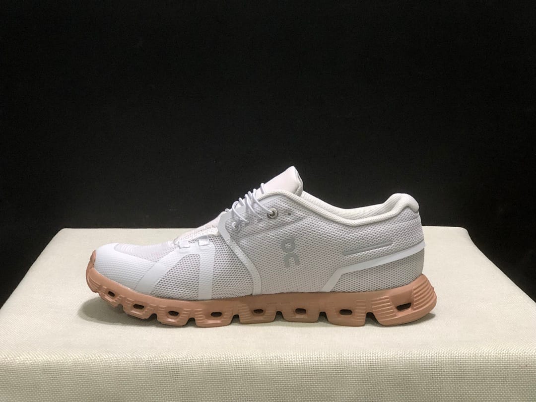 On Cloud 5 (Colorway 3)