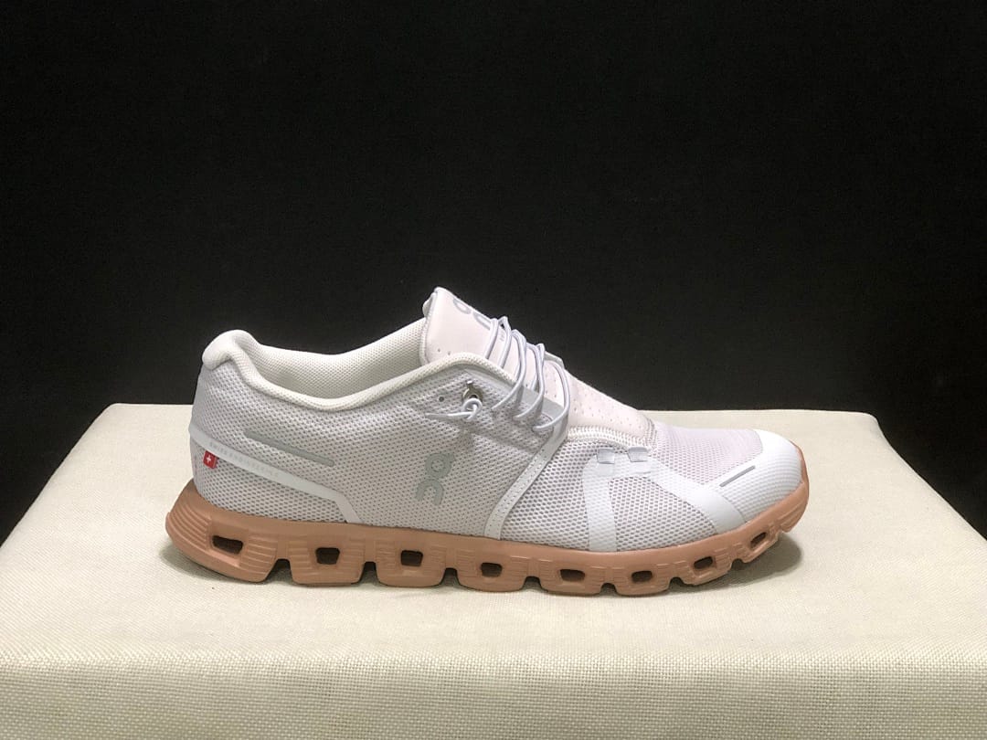 On Cloud 5 (Colorway 3)