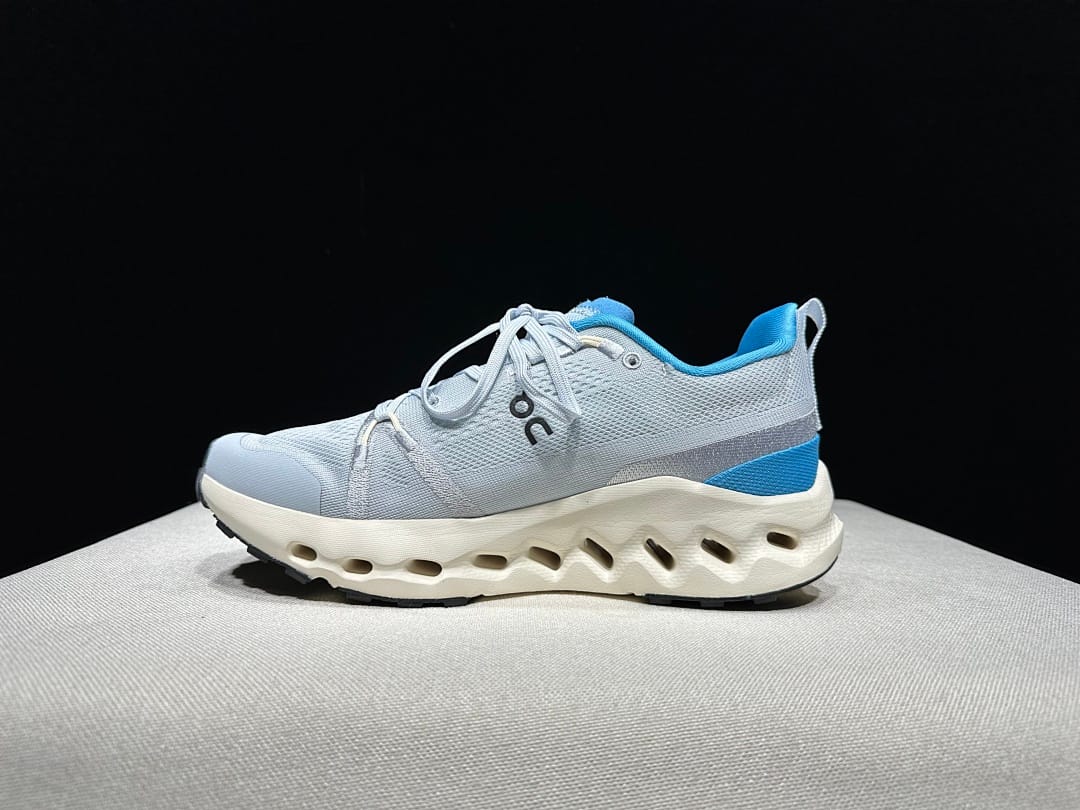 On Cloudsurfer Trail (Colorway 4)