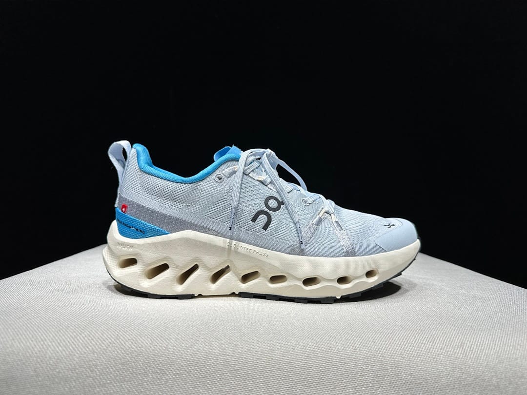 On Cloudsurfer Trail (Colorway 4)