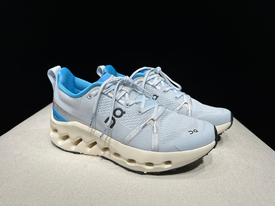 On Cloudsurfer Trail (Colorway 4)