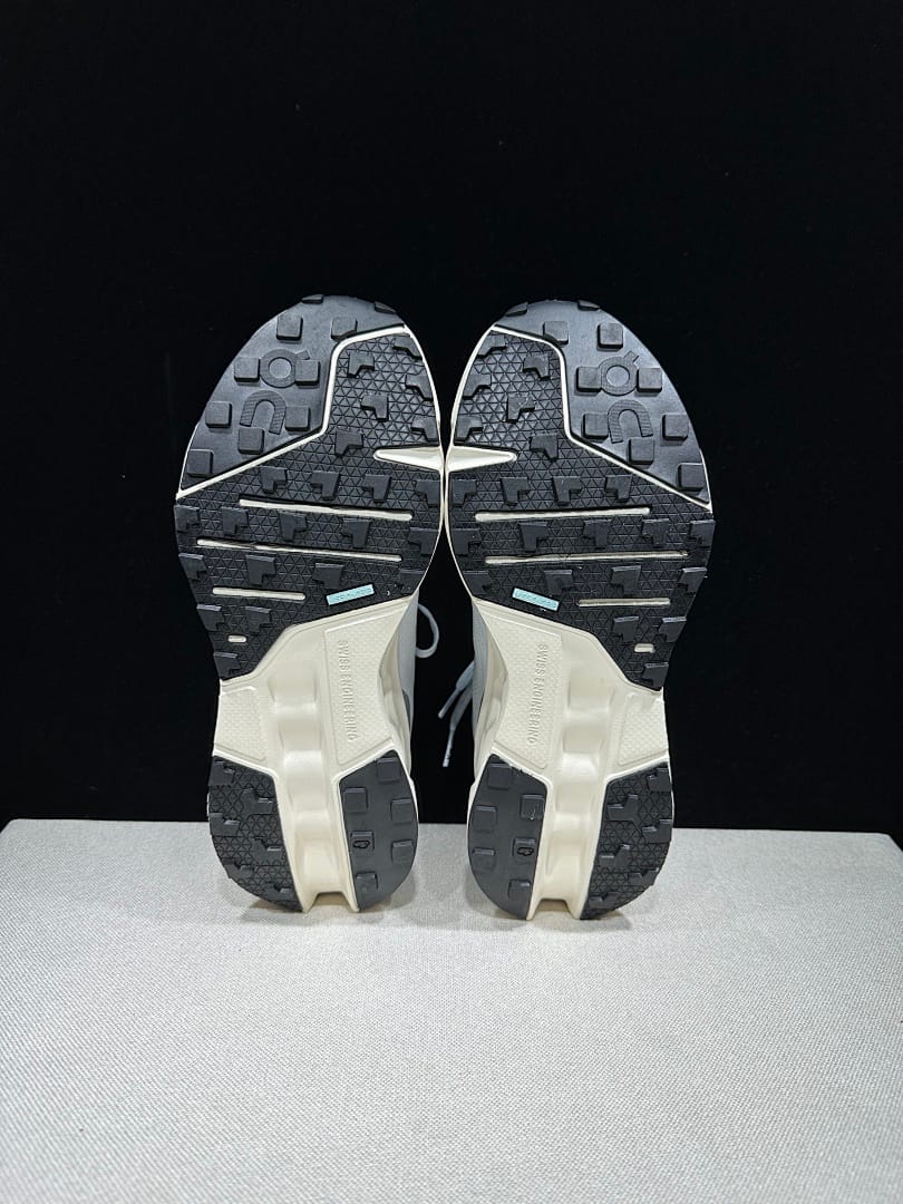 On Cloudsurfer Trail (Colorway 4)