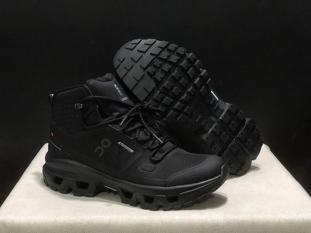 On Cloudrock Low WP (Colorway 15)