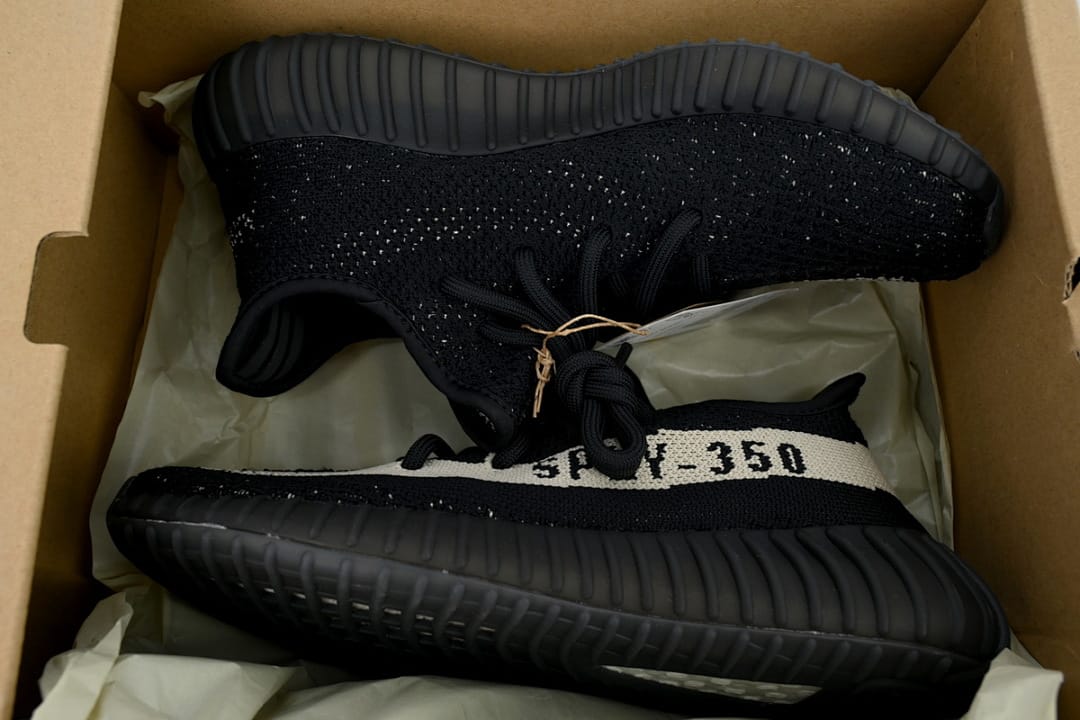 Yeezy Boost 350 V2 LW Black White