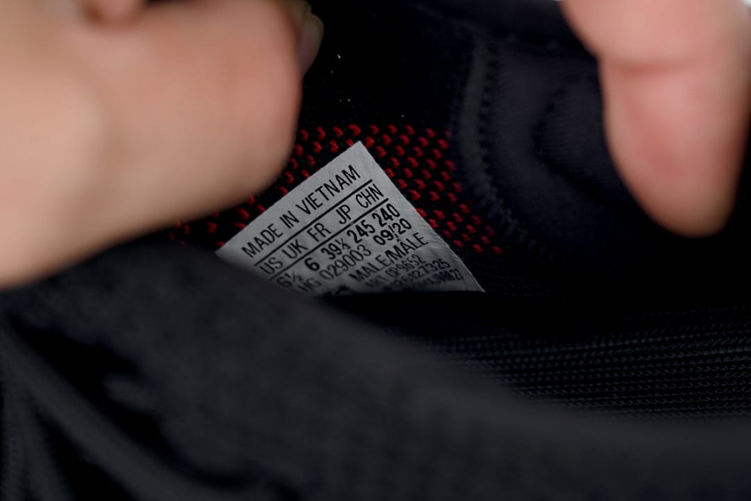 Yeezy Boost 350 V2 LW Bred