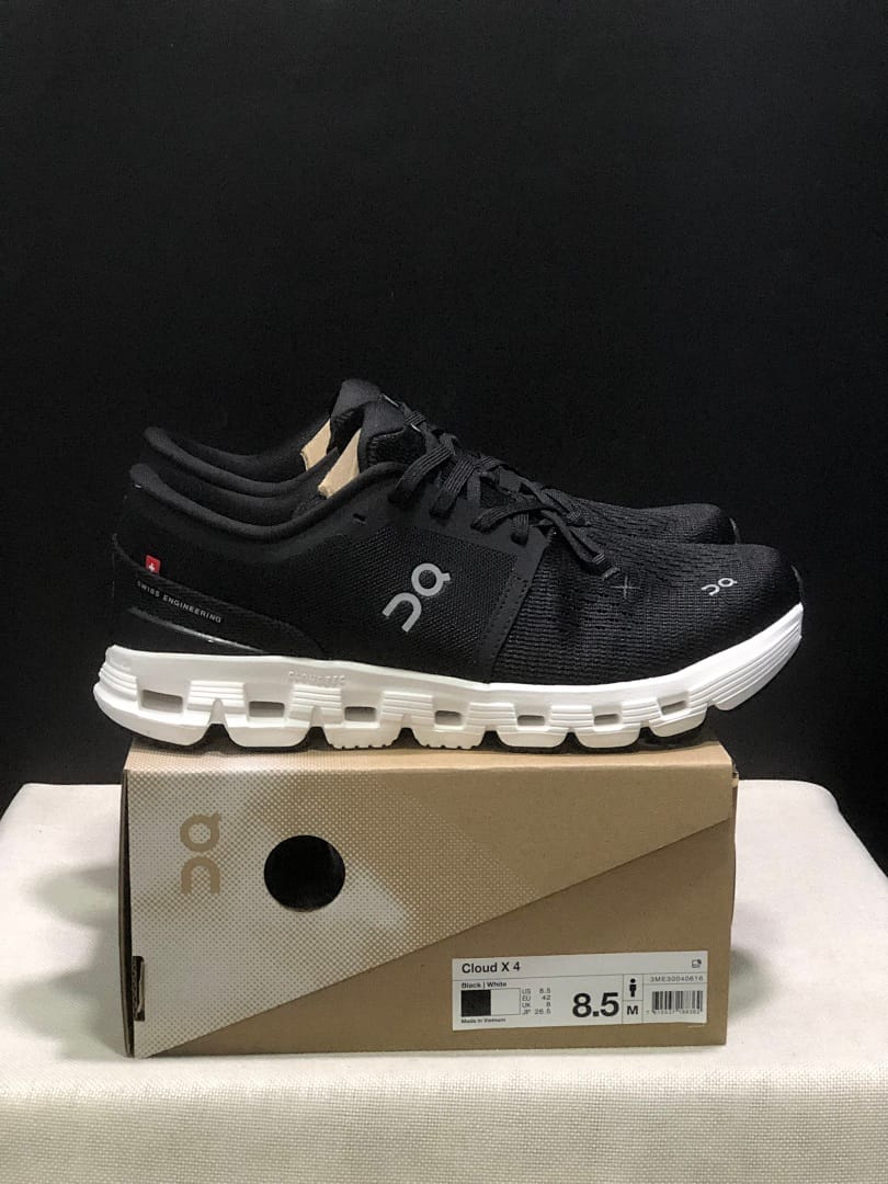 On Cloud X4 'Black White'