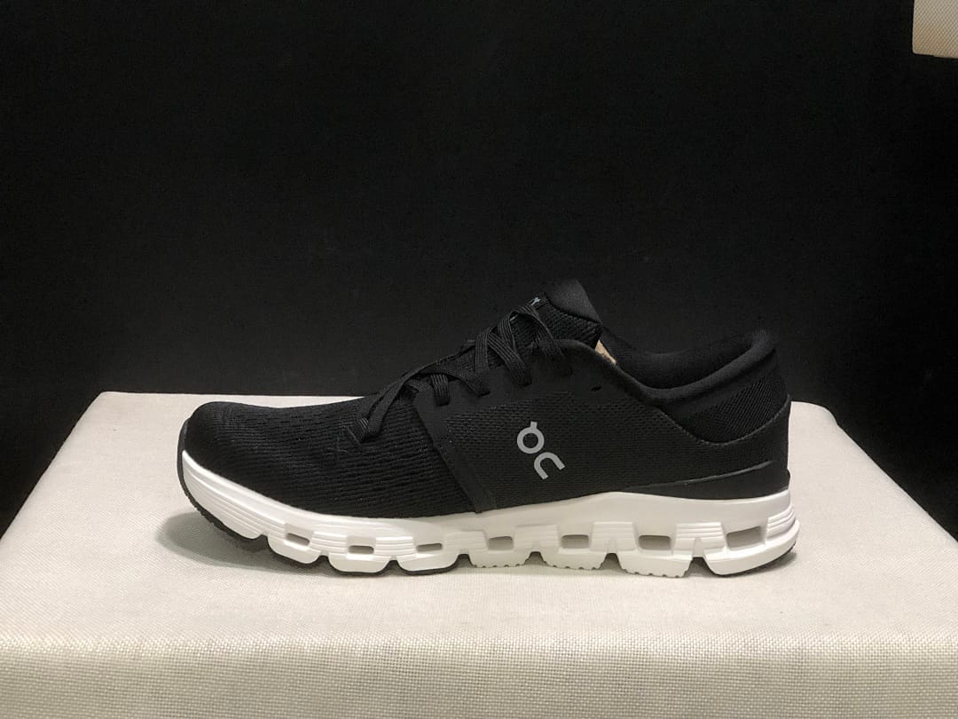 On Cloud X4 'Black White'