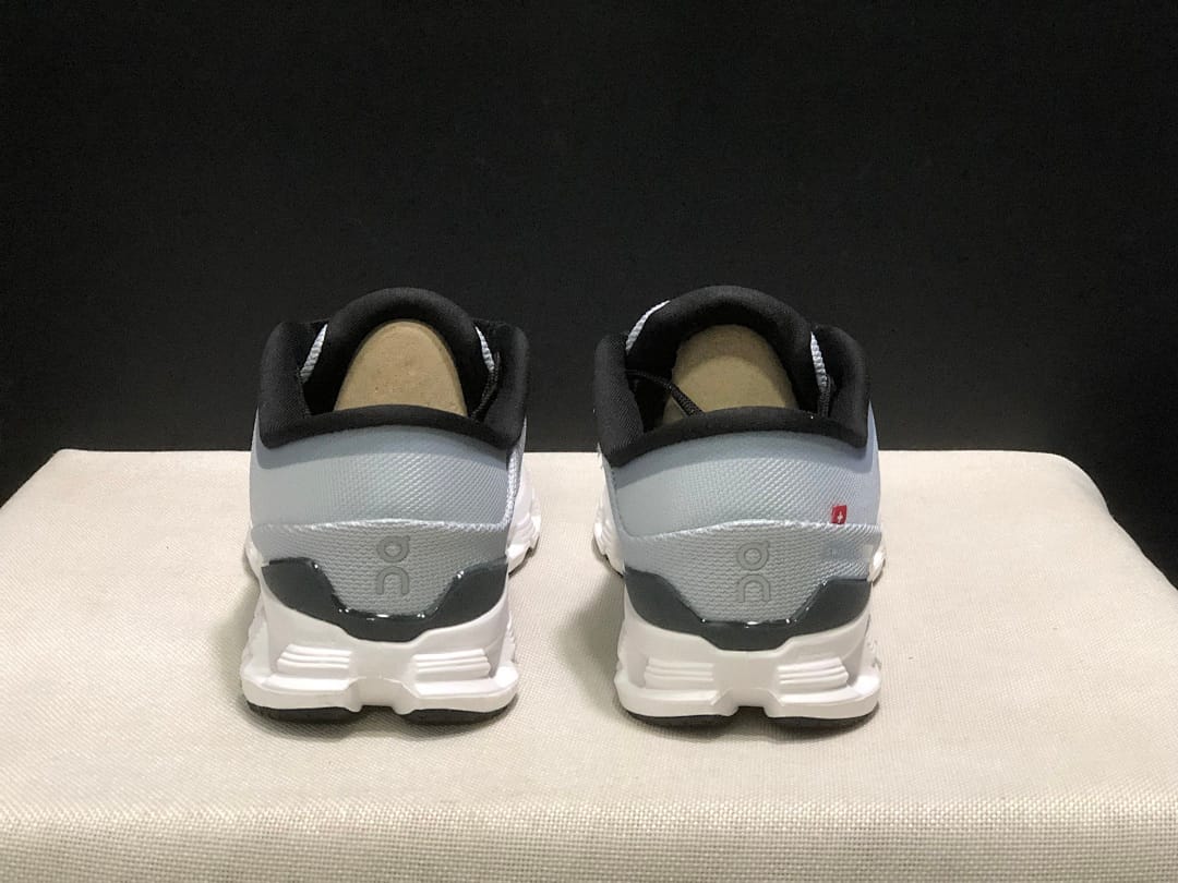 On Cloud X4 (Colorway 11)