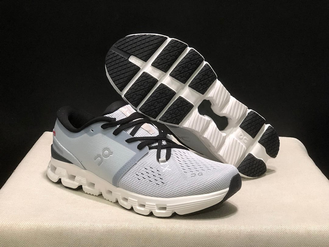 On Cloud X4 (Colorway 11)