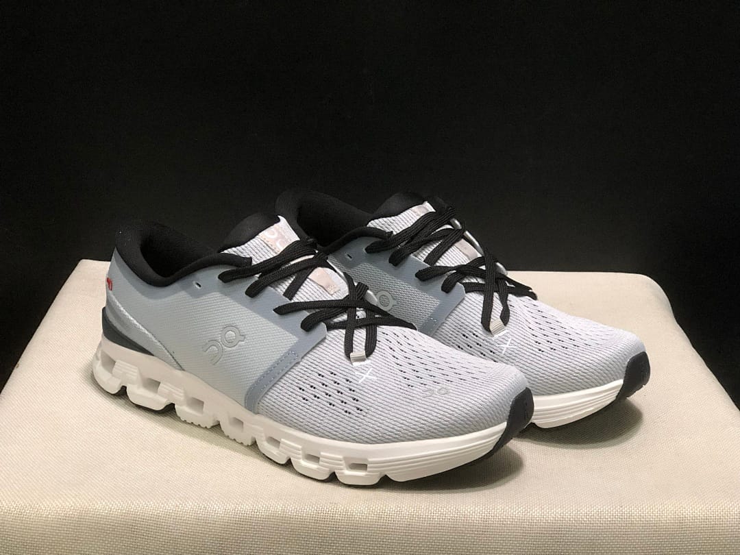 On Cloud X4 (Colorway 11)