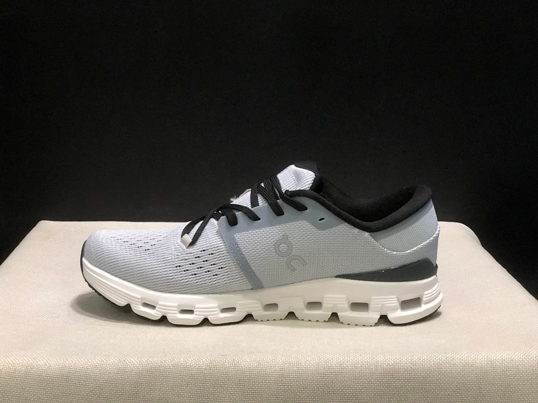 On Cloud X4 (Colorway 11)