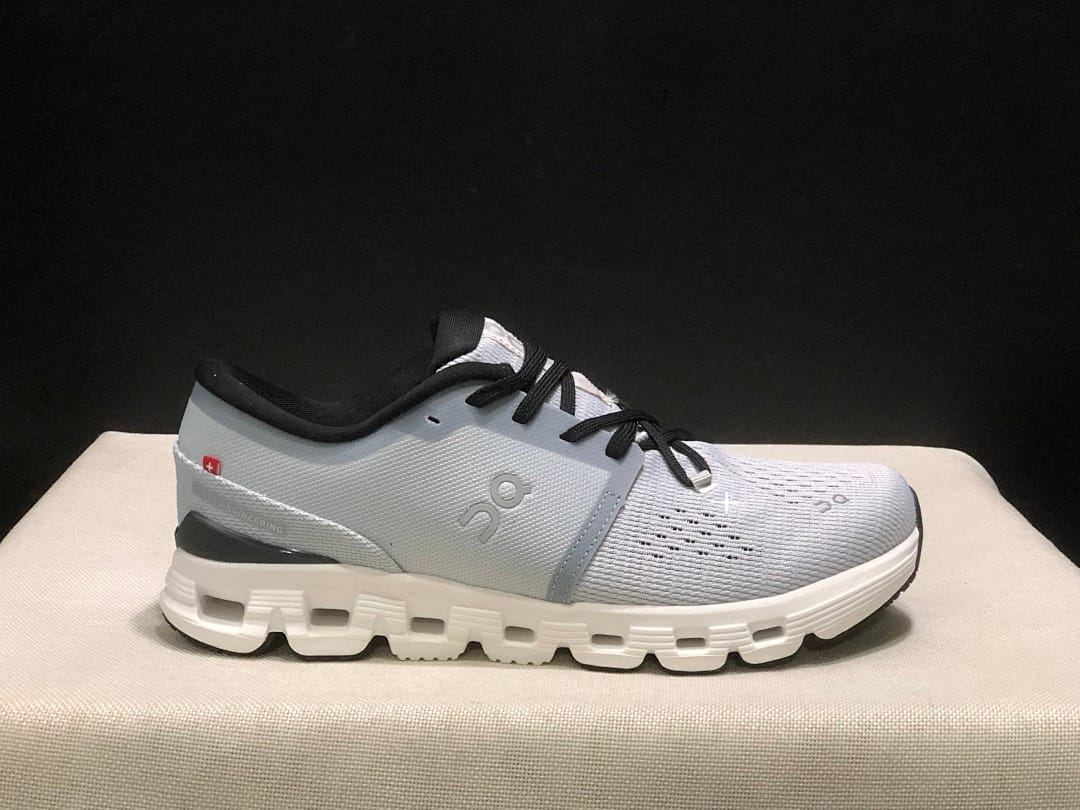 On Cloud X4 (Colorway 11)
