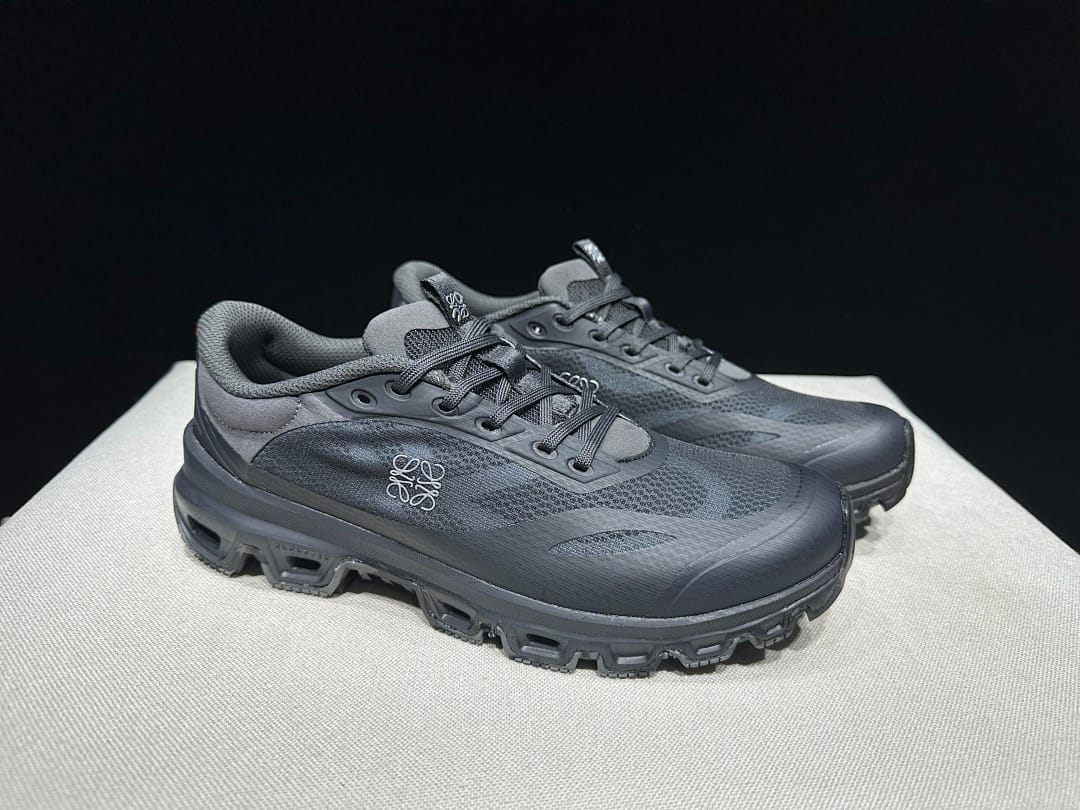On × LOEWE Cloudventure 2.0 'Triple Black'